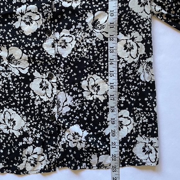 WHO WHAT WEAR Womens Small Blouse Shirt Floral Black White Long Sleeve Button Up - Picture 6 of 7